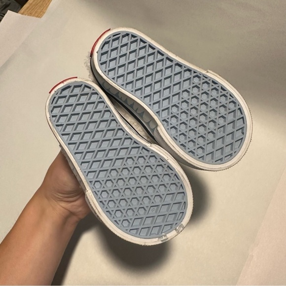 Vans Classic Slip On- Abominable Snowman Kid's 2.5 white sneakers - Picture 2 of 8